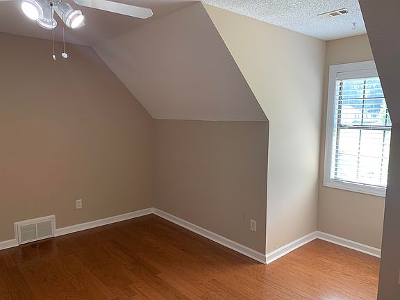 5th image of 45 Woodmont Dr