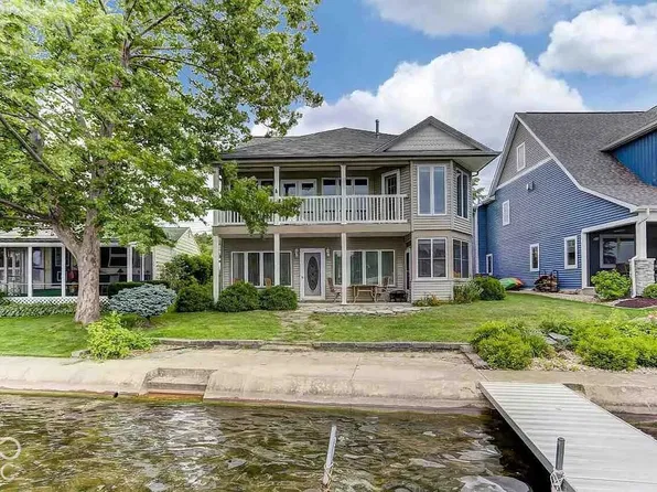 2320 Lane 150 Hamilton Lk, Hamilton, IN 46742