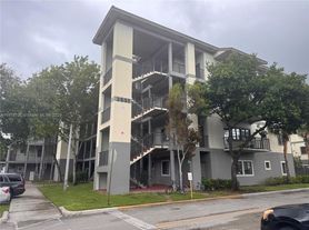 2851 Riverside Dr, Coral Springs, FL