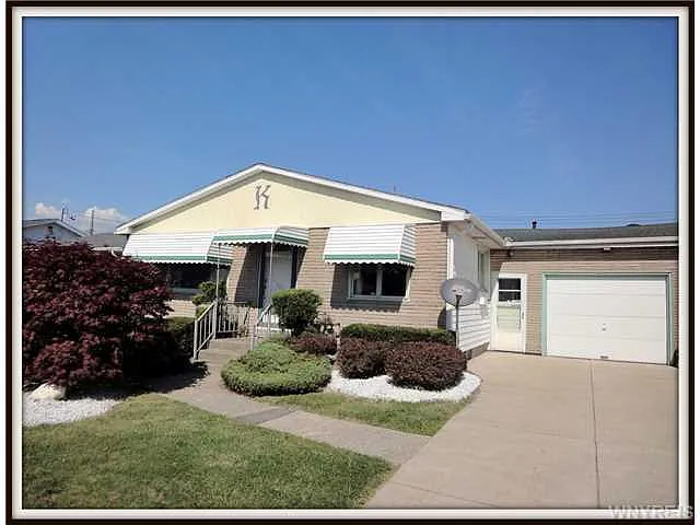 111 Wallace Ave photo 1