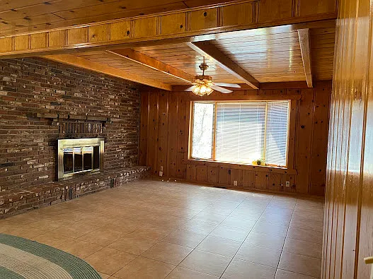 324 E Queen Way — Photo 3
