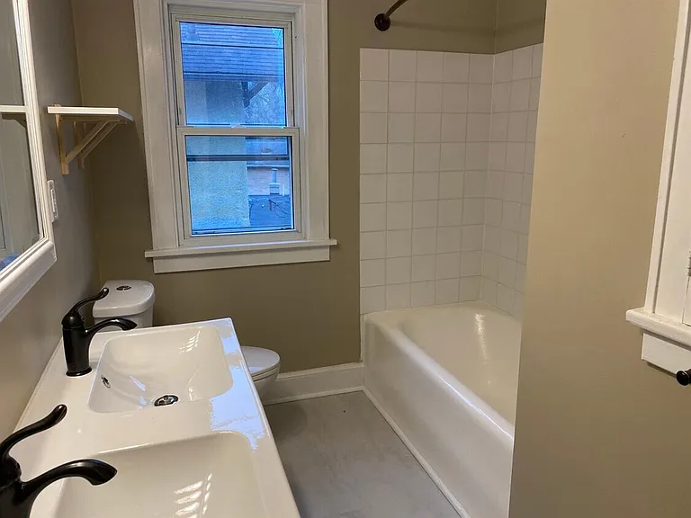 1919 Dexter Ave — Photo 5