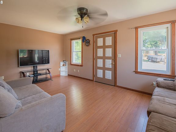5th image of 107 N Elm St