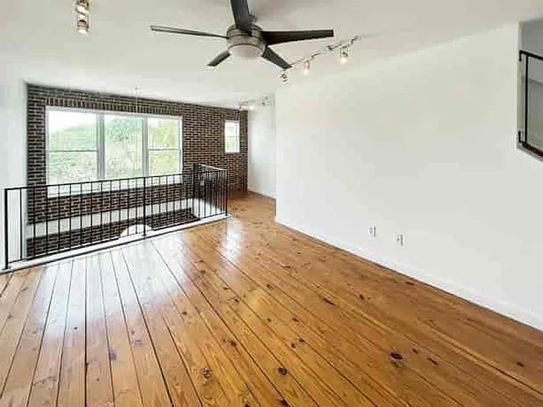 322 Peters St SW #2 — Photo 18