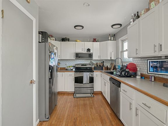 4th image of 1585 Valley Forge Rd