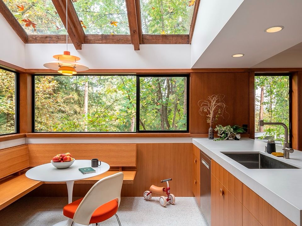 Breakfast nook
