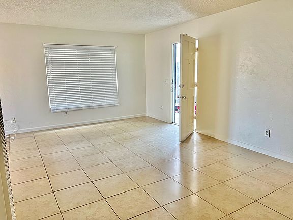 5th image of 234 Dahlia Ave #C