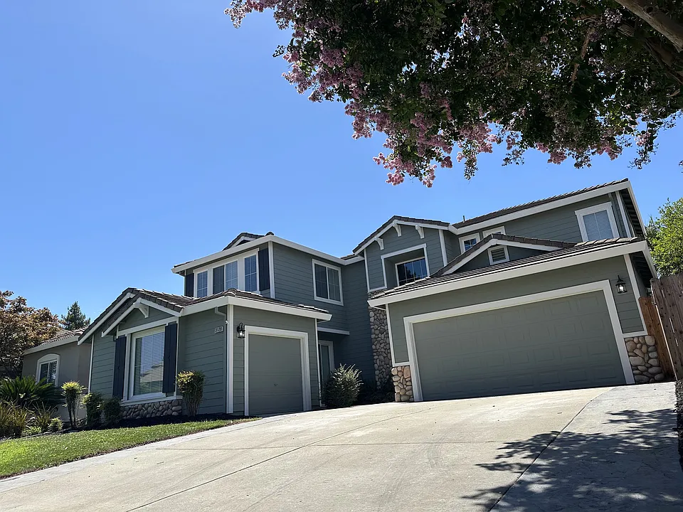 3128 Mammoth Way