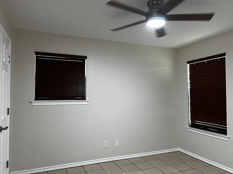 807 W Lamar St #A — Photo 11