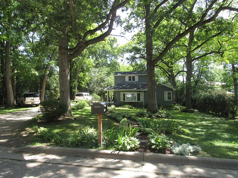 1137 Dorwood Dr — Photo 2