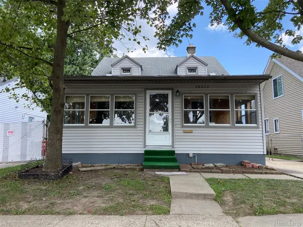 28072 Rosemont St, Roseville, MI 48066