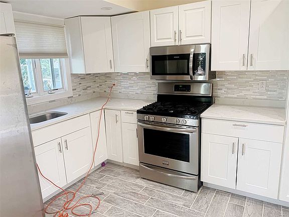 5th image of 124 Dolce St