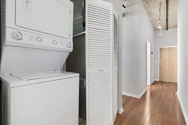 933 W Van Buren St #324 — Photo 6