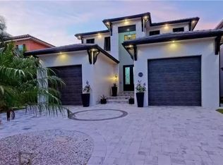 12160 Shoreview Dr, Matlacha, FL 33993