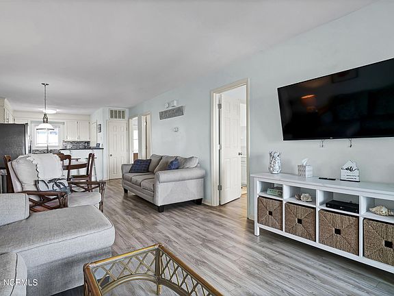4th image of 418 Carolina Beach Ave N APT 1C