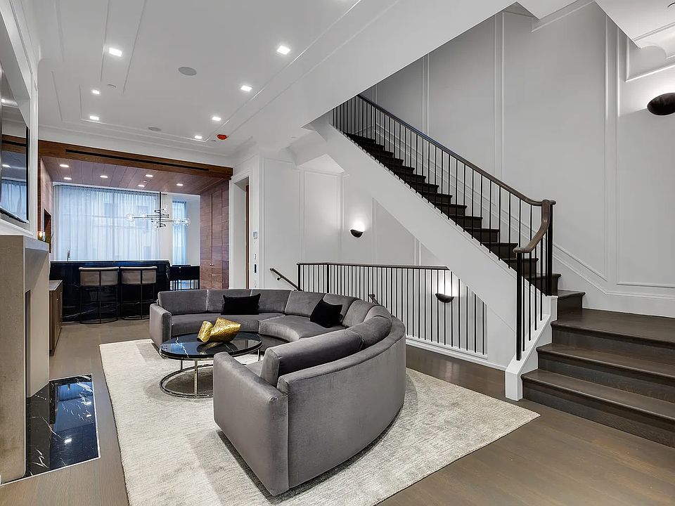 1st image of 52 E 66th St #1
