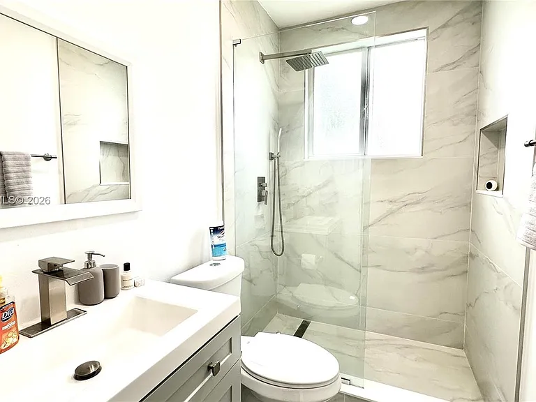 814 NE 19th Ave — Photo 31