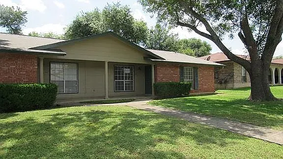 2 bed, 1200 sqft, $1,350 — Photo 2
