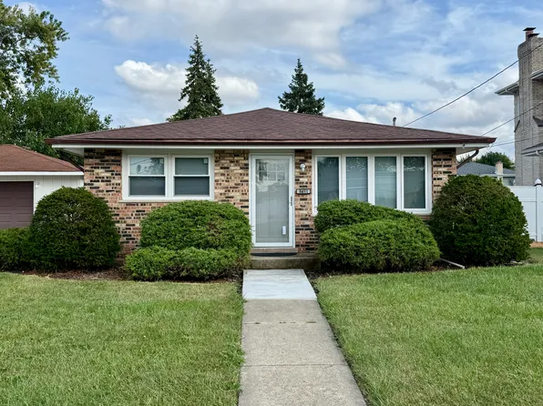 8611 Leamington Ave, Burbank, IL 60459