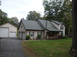 409 Devils Hole Rd, Cresco, PA 18326