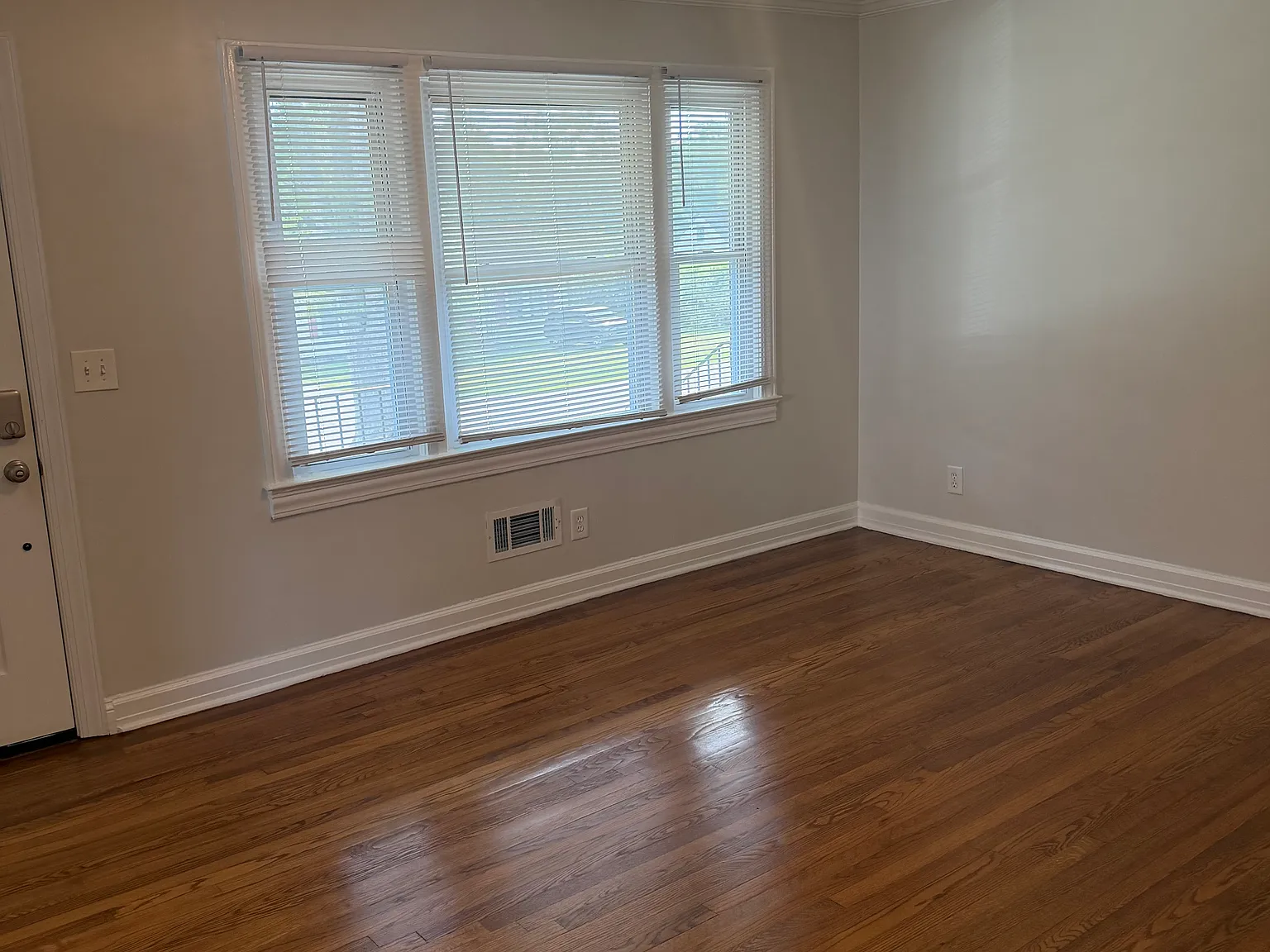 2 bed, 900 sqft, $1,395 — Photo 3