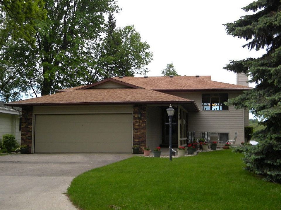 1st image of 389 Oak St