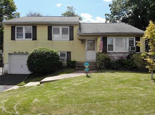505 Oakwood Rd, Huntington, NY 11743