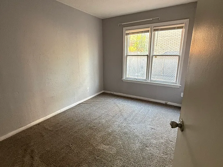 1806 Rose St — Photo 5