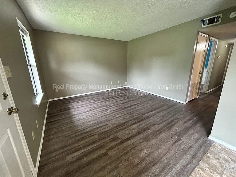 6719 Independence St — Photo 2
