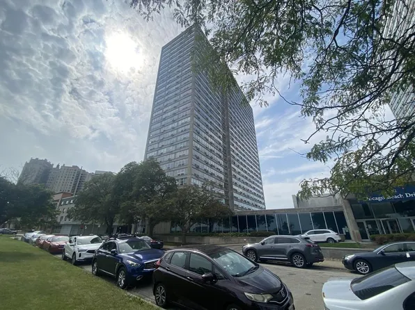 4800 S Chicago Beach Dr, Chicago, IL 60615