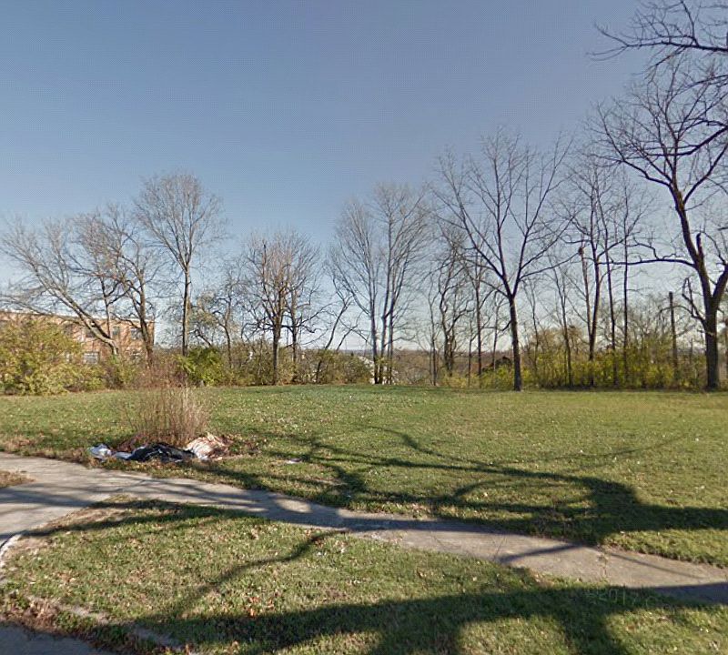 2nd image of 624 Rockford Ave APT A