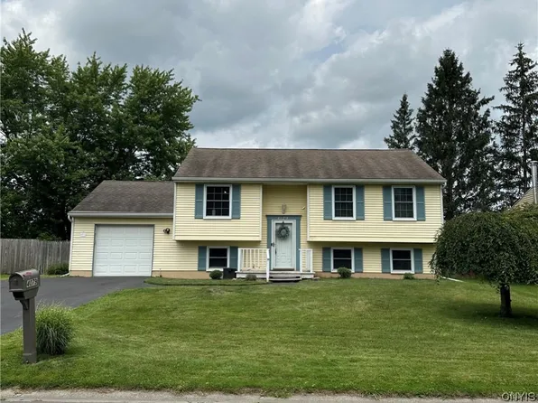 4079 Kidron Ln, Liverpool, NY 13090