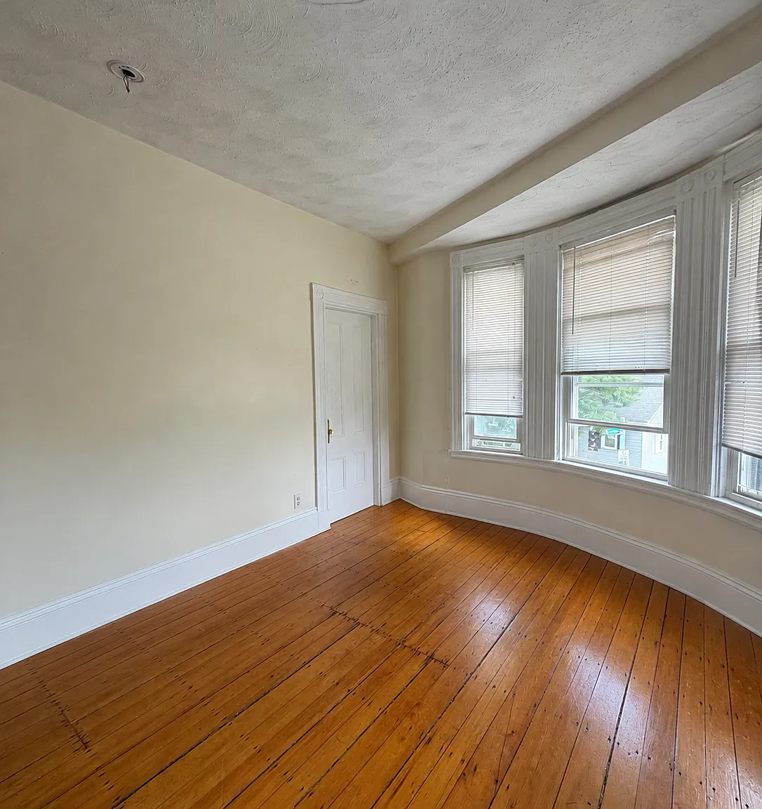 4 bed, $4,200 — Photo 4