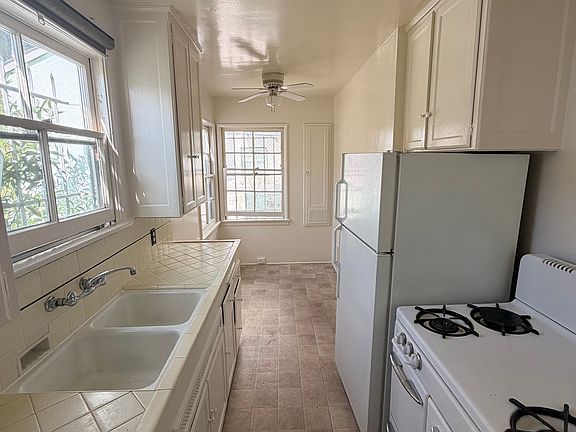 5th image of 2019 Cheremoya Ave #1/2
