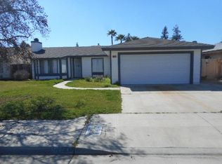5323 W Hampton Way, Fresno, CA 93722