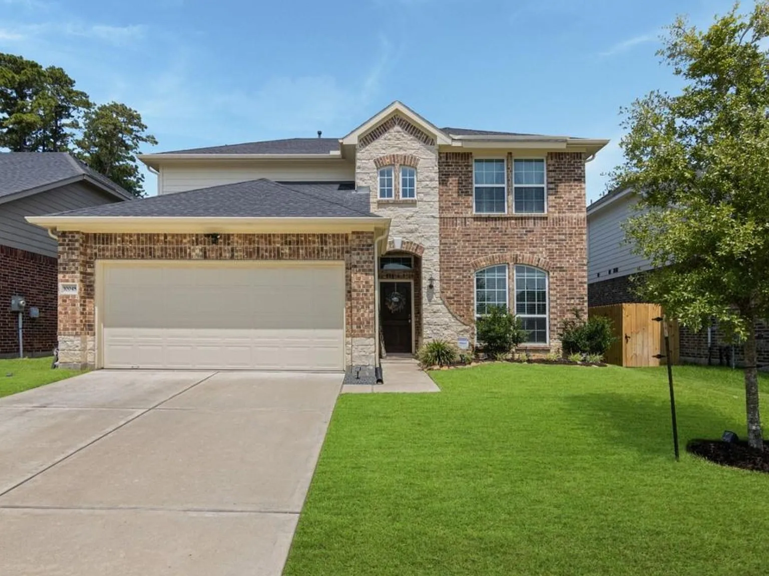 4 bed, 2.5 bath, 2601 sqft, $2,500 — Photo 2