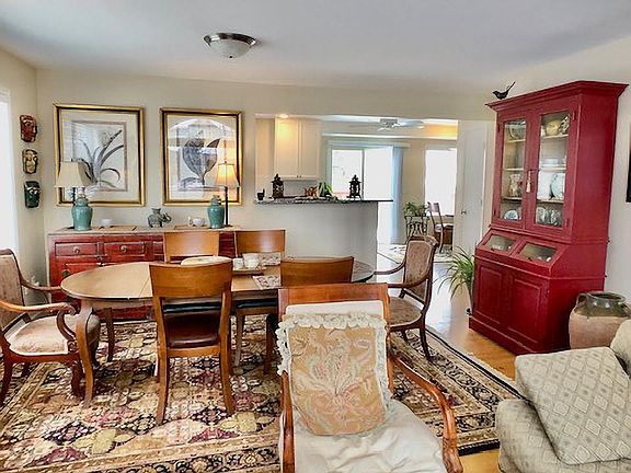 Living room to dinning room.