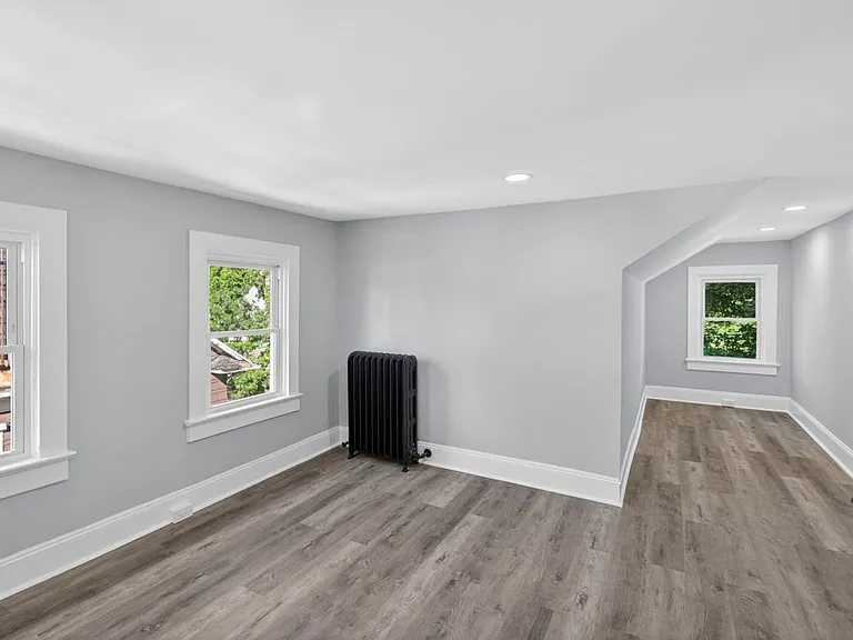 344 Gardner Ave — Photo 14