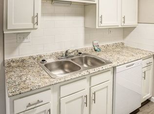11 Kensington Heights Rd APT M, Belleville, IL 62226