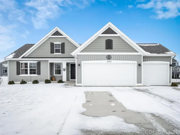 6695 Maria Dr, Hudsonville, MI 49426