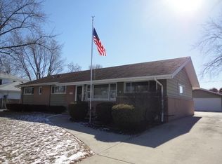 565 Norridge Ln, Hoffman Estates, IL 60169