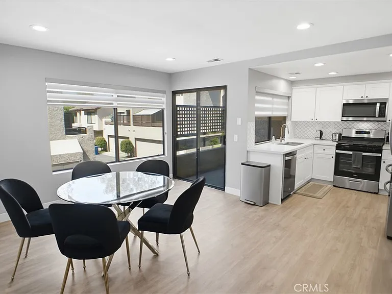 24 Rock Cliff Pl — Photo 8