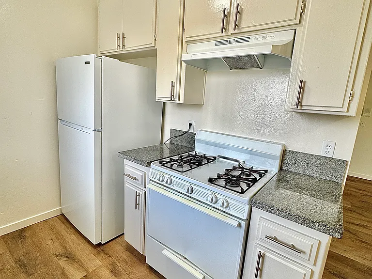 11200 Victory Blvd #9 — Photo 14