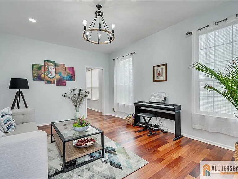 7 Stanford Dr — Photo 6