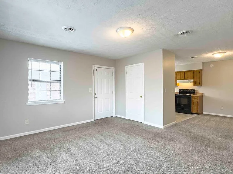 404-19 Thompsonville Ln — Photo 3