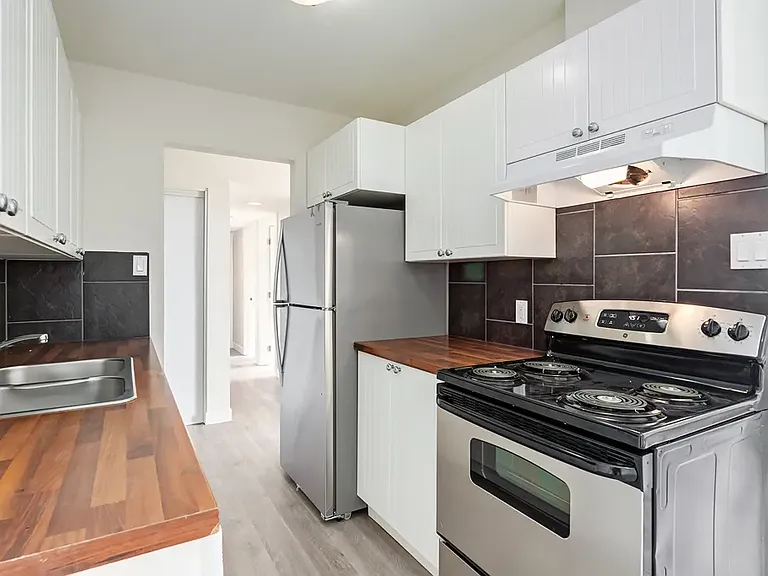 608 2nd St W #308 — Photo 30