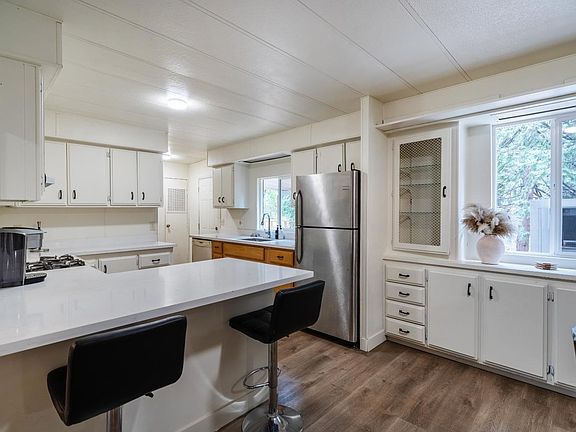 5th image of 5790 Reservoir Rd