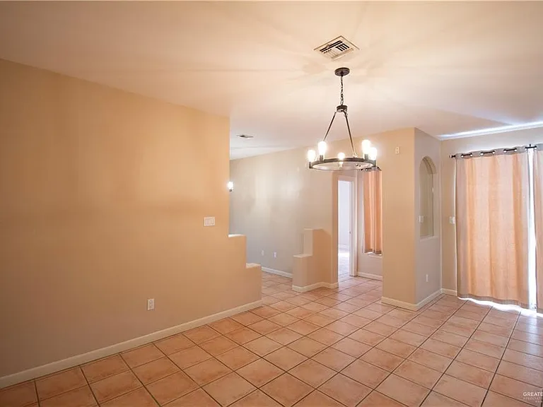 113 E Yucca Ave — Photo 5