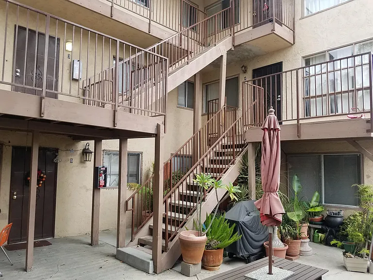 4225 Estrella Ave #6 — Photo 24