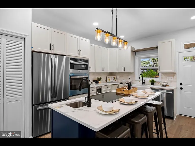 2824 Maryland Ave — Photo 2